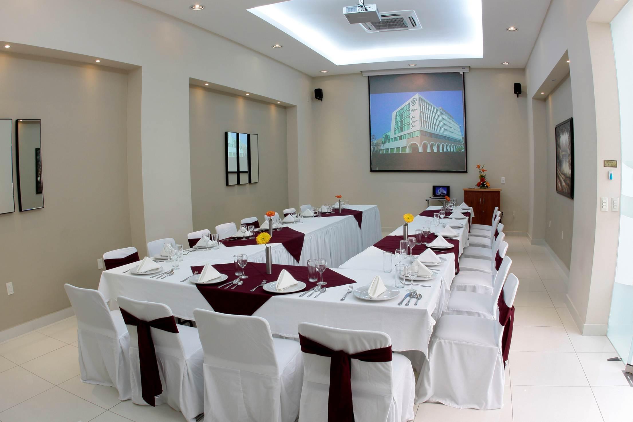 טפיק Hotel Fray Junipero Serra מראה חיצוני תמונה