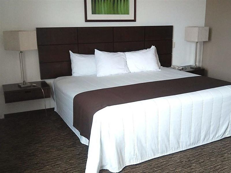 טפיק Hotel Fray Junipero Serra מראה חיצוני תמונה